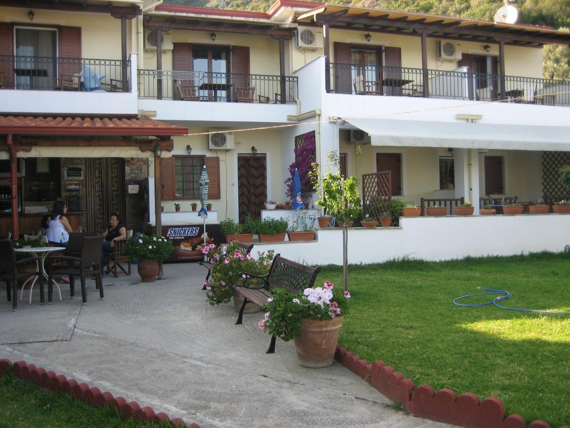 Ammos Studios And Apartments Микро Екстериор снимка