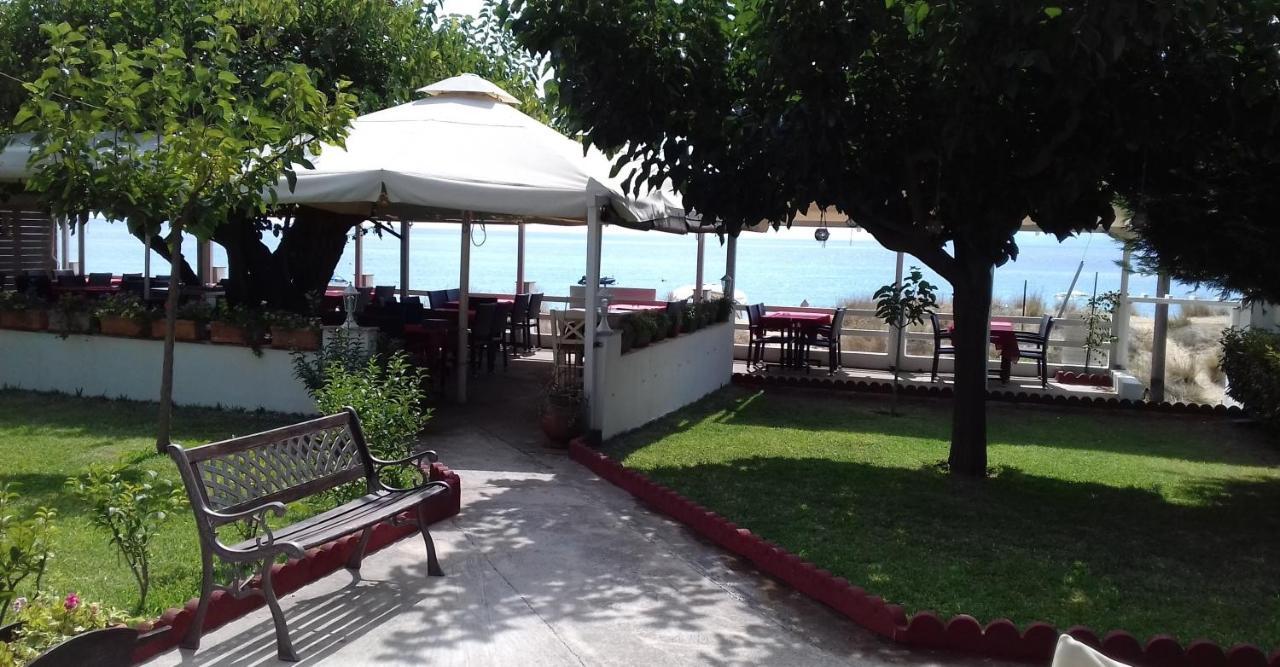 Ammos Studios And Apartments Микро Екстериор снимка